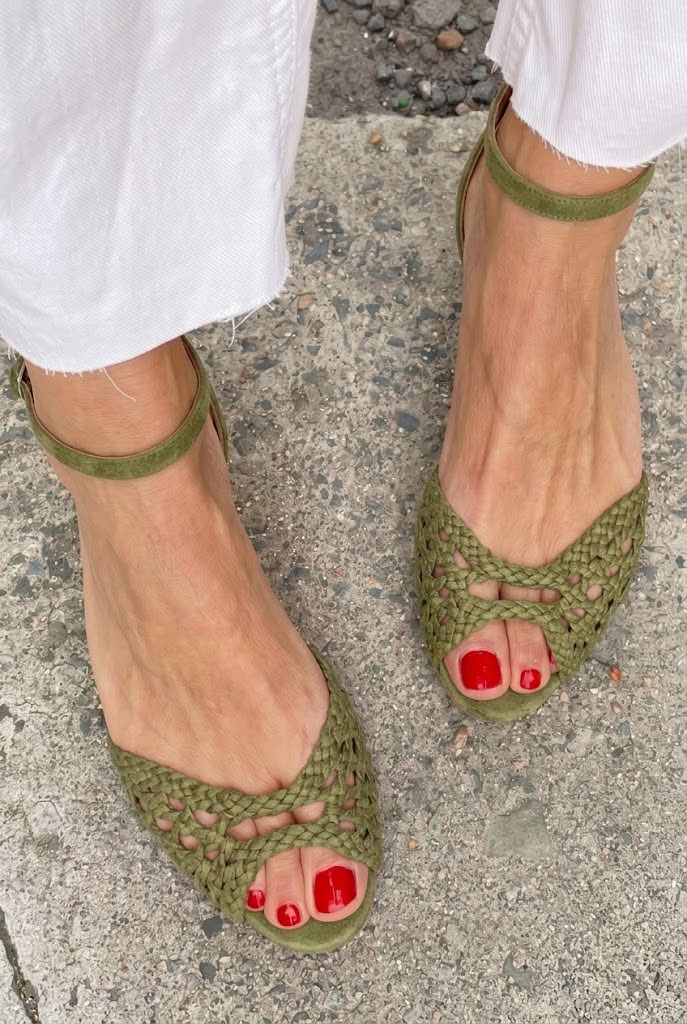 Jolina - Golden Woven Sandals